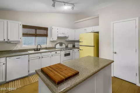 Kitchen - 2006 E Sharon Dr, Phoenix, AZ 85022 photo 2 of 6