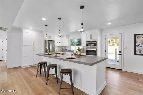 5300 S Hazelton Ln, Tempe, AZ 85283 photo 7