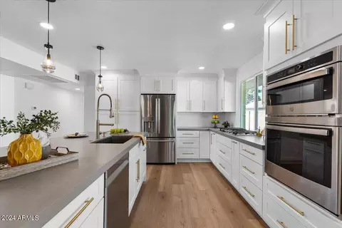5300 S Hazelton Ln, Tempe, AZ 85283 photo 8