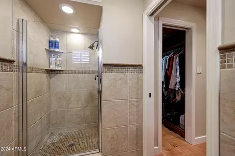 Bath - 7050 N 11th Ave, Phoenix, AZ 85021 photo 1 of 5