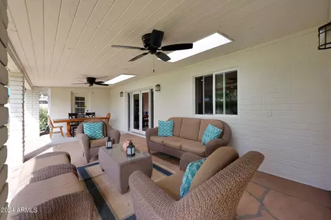 Exterior - 7050 N 11th Ave, Phoenix, AZ 85021 photo 5 of 13