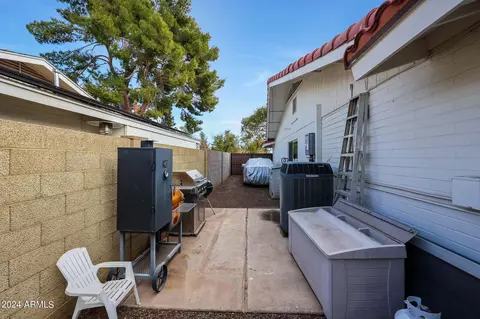 Exterior - 7050 N 11th Ave, Phoenix, AZ 85021 photo 12 of 13