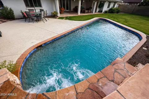 Exterior - 7050 N 11th Ave, Phoenix, AZ 85021 photo 11 of 13