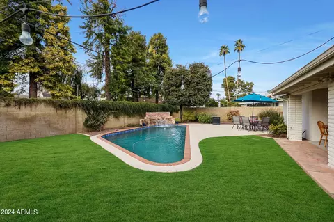 Exterior - 7050 N 11th Ave, Phoenix, AZ 85021 photo 9 of 13