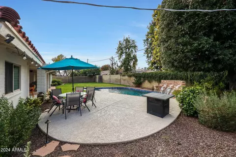 Exterior - 7050 N 11th Ave, Phoenix, AZ 85021 photo 7 of 13