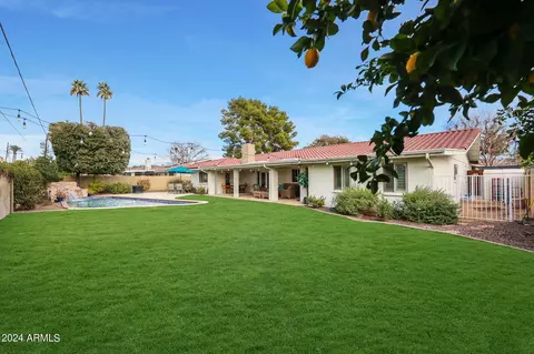 Exterior - 7050 N 11th Ave, Phoenix, AZ 85021 photo 2 of 13