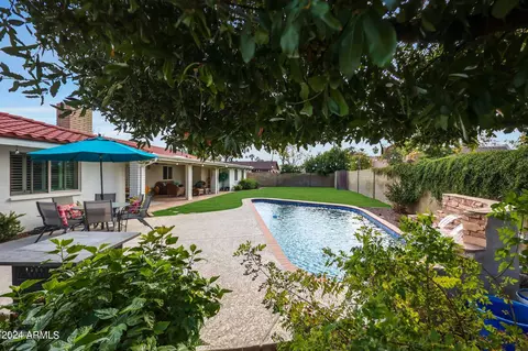 Exterior - 7050 N 11th Ave, Phoenix, AZ 85021 photo 10 of 13