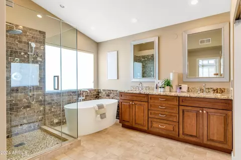 Bath - 2538 E Desert Willow Dr, Phoenix, AZ 85048 photo 2 of 4