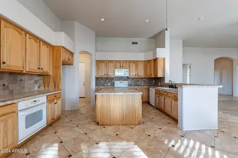 Kitchen - 641 E Del Rio St, Gilbert, AZ 85295 photo 6 of 11