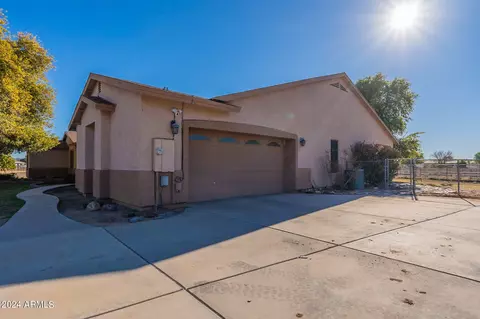 Exterior - 641 E Del Rio St, Gilbert, AZ 85295 photo 4 of 19