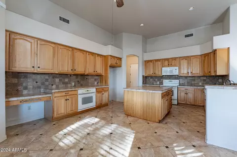 Kitchen - 641 E Del Rio St, Gilbert, AZ 85295 photo 8 of 11