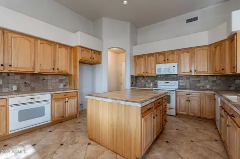 Kitchen - 641 E Del Rio St, Gilbert, AZ 85295 photo 7 of 11