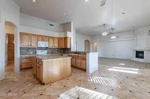 Kitchen - 641 E Del Rio St, Gilbert, AZ 85295 photo 4 of 11