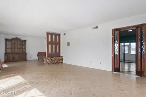 802 E South Mountain Ave, Phoenix, AZ 85042 photo 3