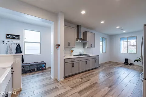 2425 E Saint Anne Ave, Phoenix, AZ 85042 photo 9