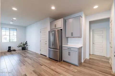 2425 E Saint Anne Ave, Phoenix, AZ 85042 photo 7