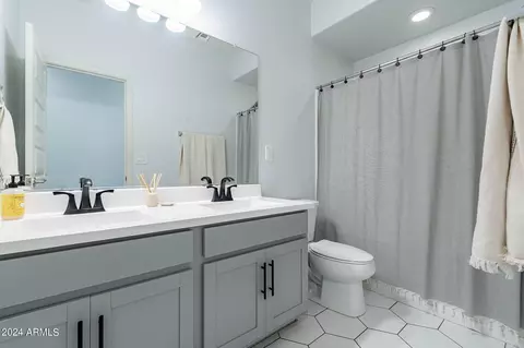 2425 E Saint Anne Ave, Phoenix, AZ 85042 photo 16