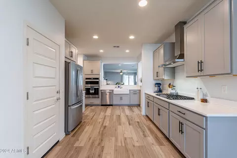 2425 E Saint Anne Ave, Phoenix, AZ 85042 photo 8