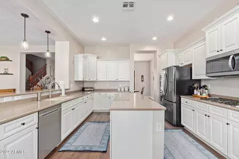 Kitchen - 3128 E Ironside Ct, Gilbert, AZ 85298 photo 4 of 6