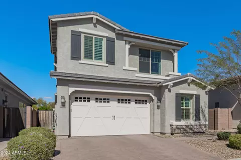 Exterior - 240 W Fellars Dr, Phoenix, AZ 85023 photo 7 of 12