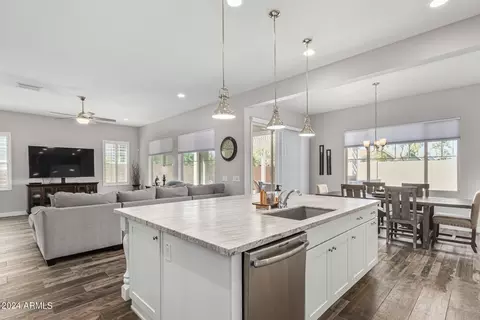 Kitchen - 240 W Fellars Dr, Phoenix, AZ 85023 photo 2 of 6