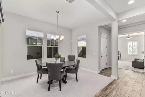 Dining - 240 W Fellars Dr, Phoenix, AZ 85023 photo 2 of 3