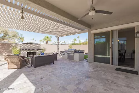 Exterior - 240 W Fellars Dr, Phoenix, AZ 85023 photo 9 of 12