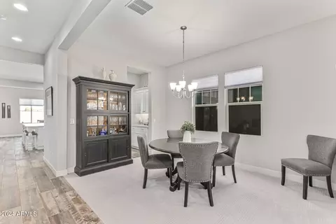 Dining - 240 W Fellars Dr, Phoenix, AZ 85023 photo 3 of 3