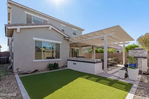 Exterior - 240 W Fellars Dr, Phoenix, AZ 85023 photo 3 of 12