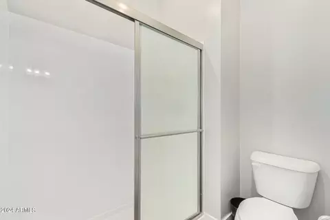 Bath - 240 W Fellars Dr, Phoenix, AZ 85023 photo 5 of 5