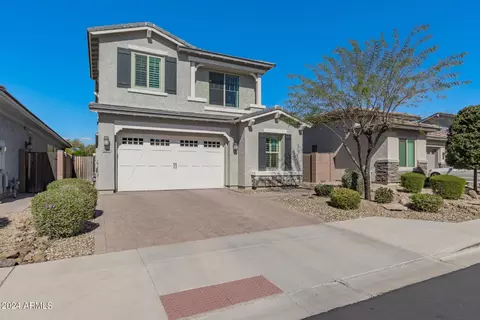 Exterior - 240 W Fellars Dr, Phoenix, AZ 85023 photo 6 of 12