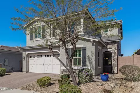 Exterior - 240 W Fellars Dr, Phoenix, AZ 85023 photo 5 of 12