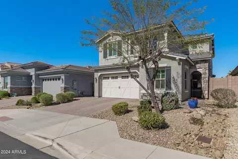 Exterior - 240 W Fellars Dr, Phoenix, AZ 85023 photo 4 of 12