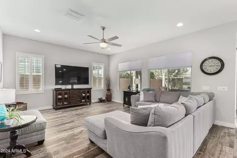 Living - 240 W Fellars Dr, Phoenix, AZ 85023 photo 6 of 9