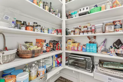 Kitchen - 240 W Fellars Dr, Phoenix, AZ 85023 photo 6 of 6