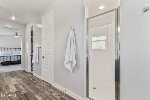 Bath - 240 W Fellars Dr, Phoenix, AZ 85023 photo 4 of 5