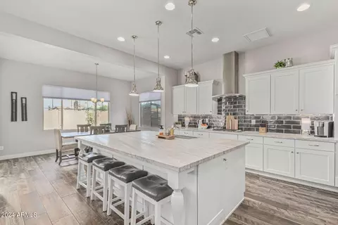 Kitchen - 240 W Fellars Dr, Phoenix, AZ 85023 photo 4 of 6