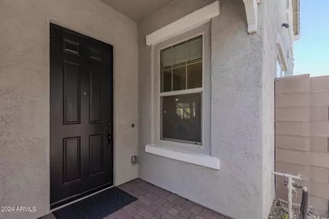 Exterior - 240 W Fellars Dr, Phoenix, AZ 85023 photo 8 of 12