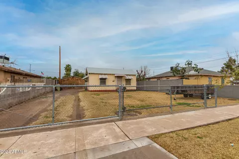 6744 N 60th Ave, Glendale, AZ 85301