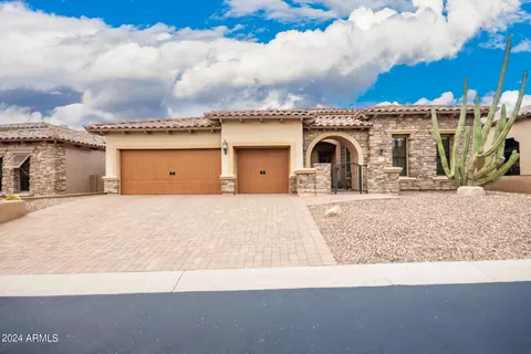 8128 E Sugarloaf Cir, Mesa, AZ 85207