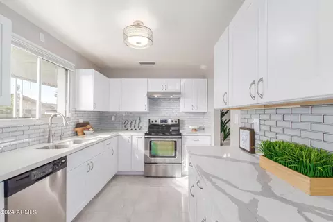 2301 W Paradise Dr, Phoenix, AZ 85029