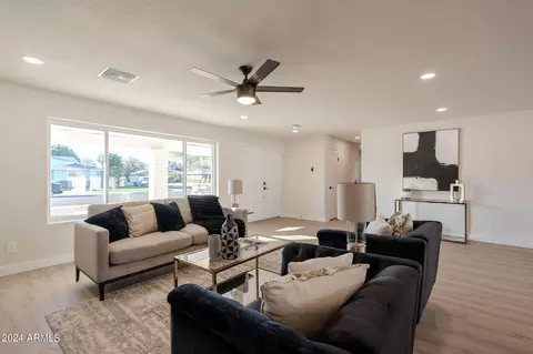1006 E Julie Dr, Tempe, AZ 85283 photo 8