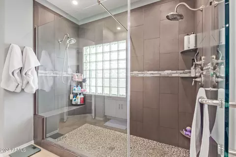 Bath - 4376 E Coolbrook Ave, Phoenix, AZ 85032 photo 2 of 5