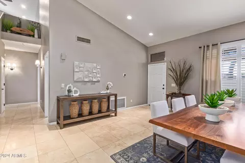 Dining - 4376 E Coolbrook Ave, Phoenix, AZ 85032 photo 2 of 4
