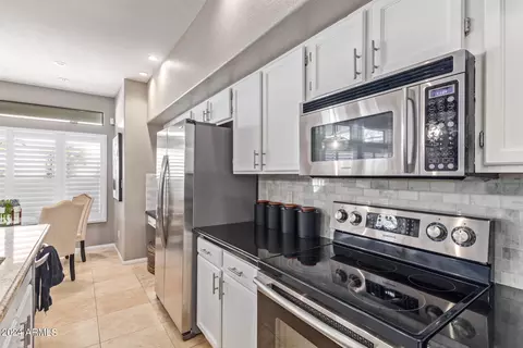 Kitchen - 4376 E Coolbrook Ave, Phoenix, AZ 85032 photo 3 of 4