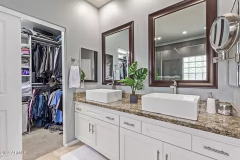 Bath - 4376 E Coolbrook Ave, Phoenix, AZ 85032 photo 4 of 5