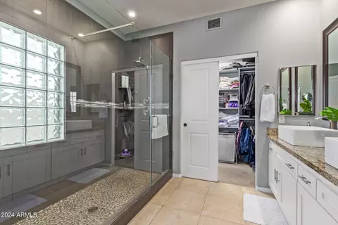 Bath - 4376 E Coolbrook Ave, Phoenix, AZ 85032 photo 3 of 5