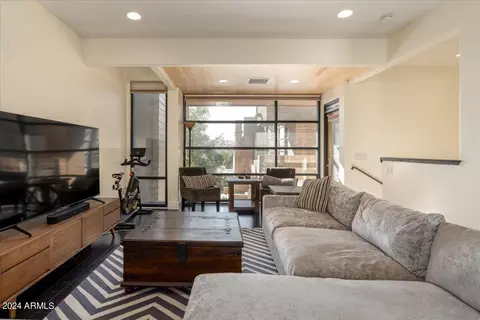 1300 W 5th St #1004, Tempe, AZ 85281