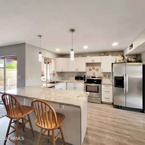 3740 W Barnes Ln, Phoenix, AZ 85051