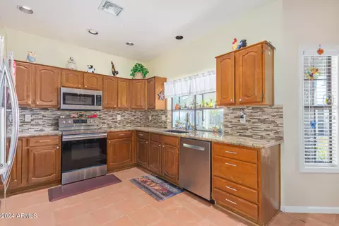 2051 E Diamond Dr, Tempe, AZ 85283 photo 9